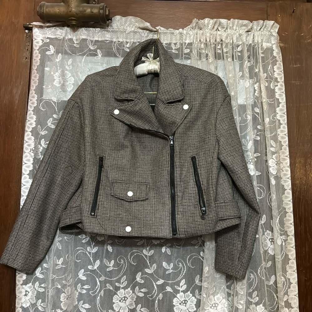 ASTR the label size xs gorgeous classy  plaid jacket